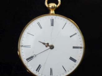 Vente aux enchères Montre de col Napoléon III en or jaune 750.  Cadran à chiffres romains