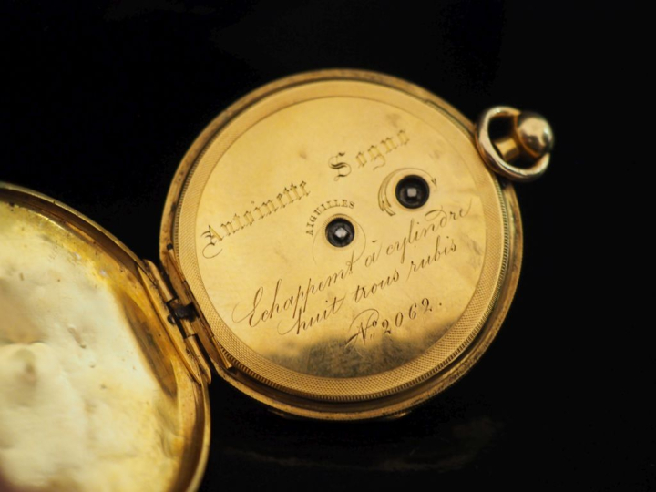 Montre de col Napoléon III en or jaune 750.  Cadran à chiffres romains