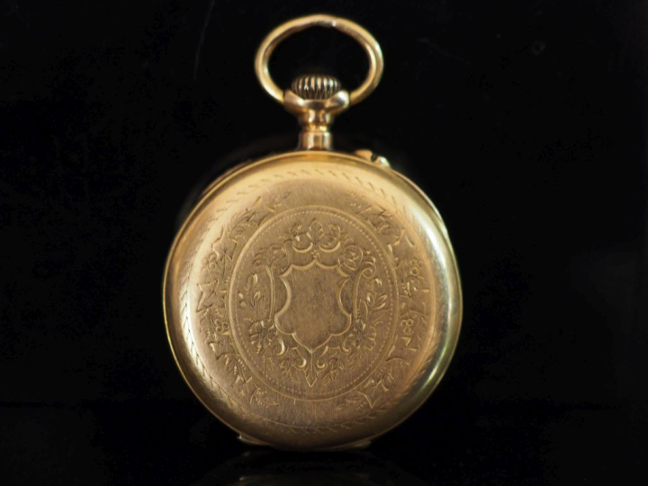 Montre de col Napoléon III en or jaune 750.  Cadran à chiffres romains