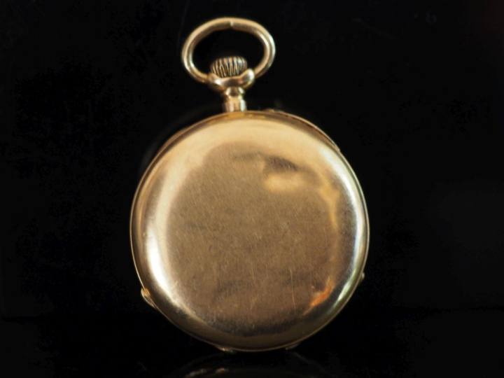 Montre de col Napoléon III en or jaune 750.  Cadran à chiffres romains