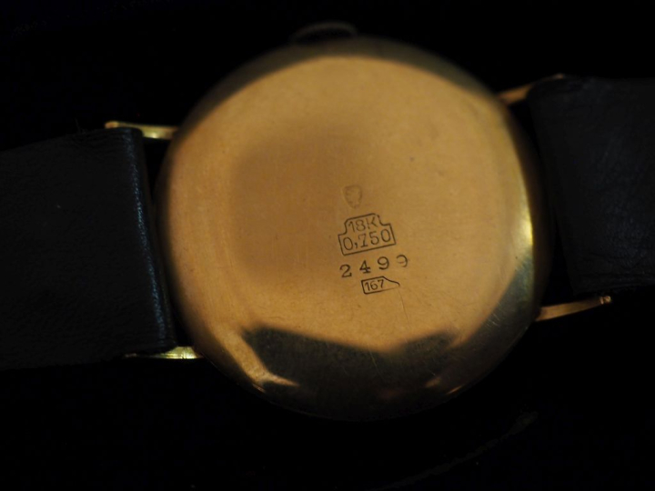 Montre bracelet, boitier en or jaune 750.  Cadran à chiffres arabes po