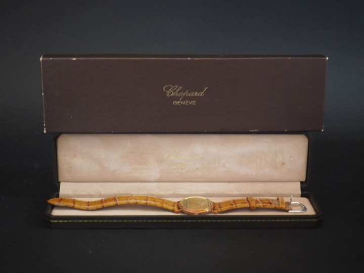 CHOPARD, Genève Montre bracelet de dame, boitier en or jaune 750.  Cad