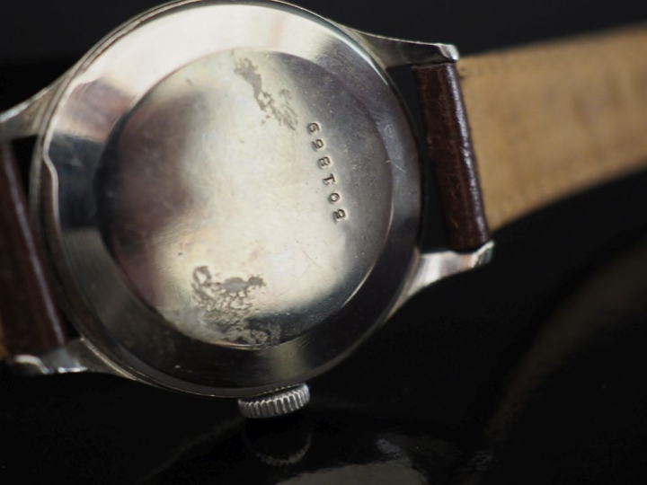 JAEGER LECOULTRE Montre bracelet de dame en acier.  Cadran rond à chif