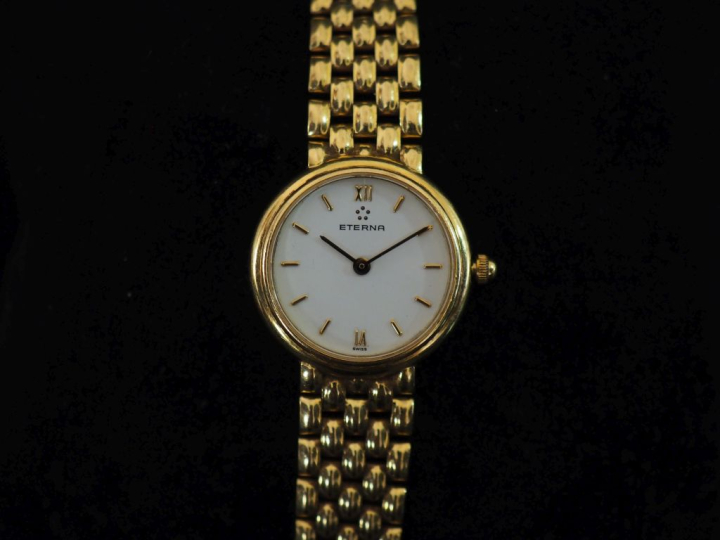 ETERNA Montre bracelet de dame, boitier et bracelet en or jaune 750.  