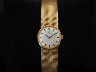 Vente aux enchères CERTINA Montre bracelet de dame, boitier et bracelet en or jaune 750. 