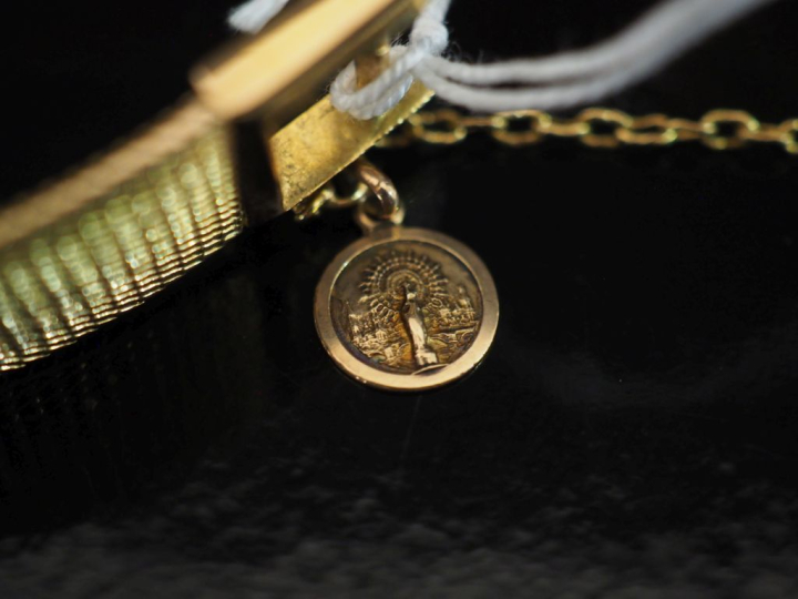 CERTINA Montre bracelet de dame, boitier et bracelet en or jaune 750. 