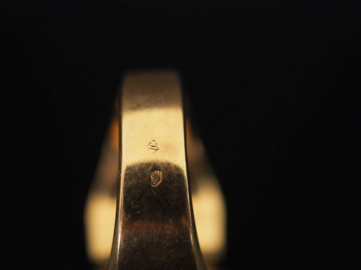 Bague de forme chevalière de style 1940 en or jaune 750. TDD. 63 Poids