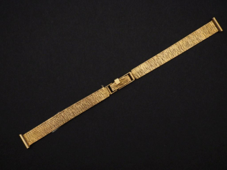 Vente aux enchères Bracelet de montre en or jaune 750, maille plate articulée.  Long. 14,