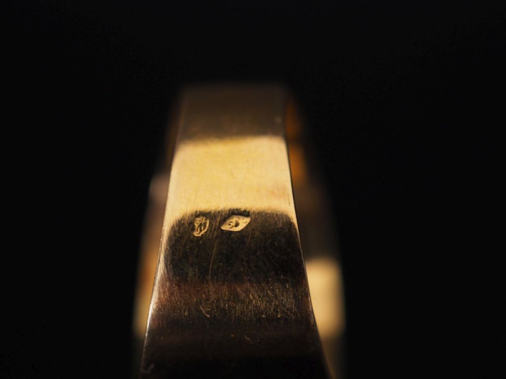 Bague de forme chevalière en or jaune 750.  TDD. 63 1/2 Poids. 15,35 g