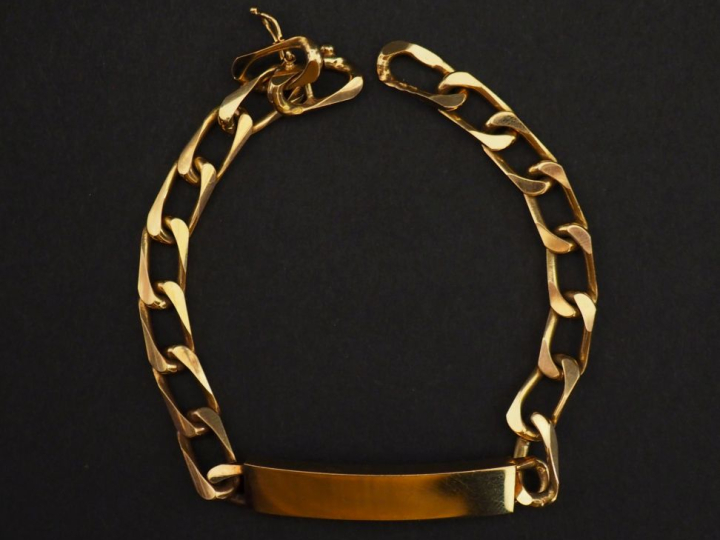 Bracelet gourmette en or jaune 750.  Long. 19 cm Poids. 20,17 g   