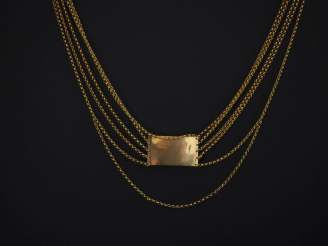 Vente aux enchères Collier draperie cinq rangs en or jaune 750, agrémentée en son centre 