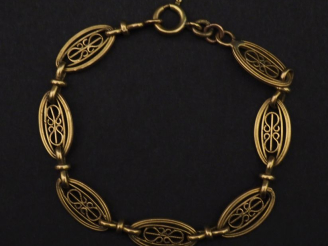 Vente aux enchères Bracelet en or jaune 750, composé de maillons ovales, à décor ajouré e
