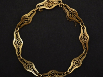 Vente aux enchères Bracelet souple en or jaune 750, composé de maillons quadrilobés ajour