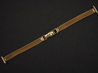 Vente aux enchères Bracelet de montre en or jaune 750, maille plate tressée.  Long. 13,5 