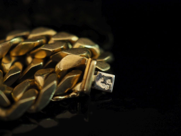 Bracelet souple en or jaune 750, maille gourmette.  Larg. 0,8 cm Long.