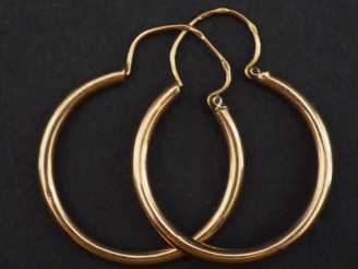 Vente aux enchères Paire de créoles en or jaune 750.  Diam. 2,5 cm Poids. 1,70 g   