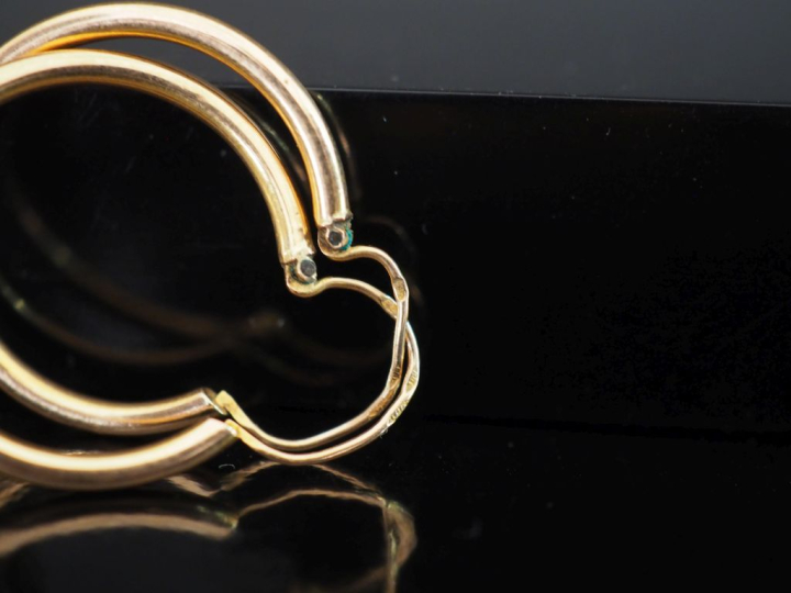 Paire de créoles en or jaune 750.  Diam. 2,5 cm Poids. 1,70 g   