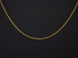 Vente aux enchères Chaine enor jaune 750, maille forçat cannelée.  Fermoir en métal doré.