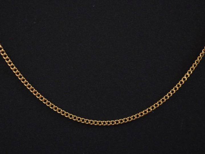 Petite chaine en or jaune 750, maille gourmette.  Long. 41,5 cm Poids.