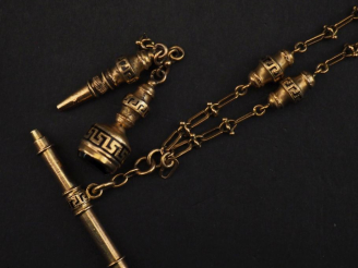 Vente aux enchères Giletière et ses accessoires Napoléon III en or aune 750 et émail noir