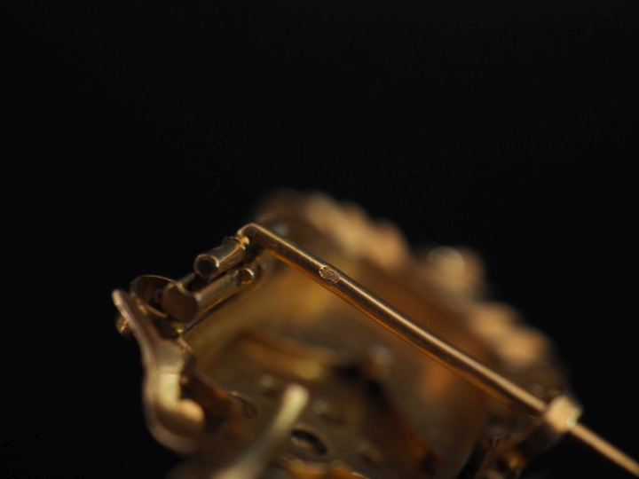 Broche/pendentif Napoléon III en or jaune 750, à décor ajouré de rince