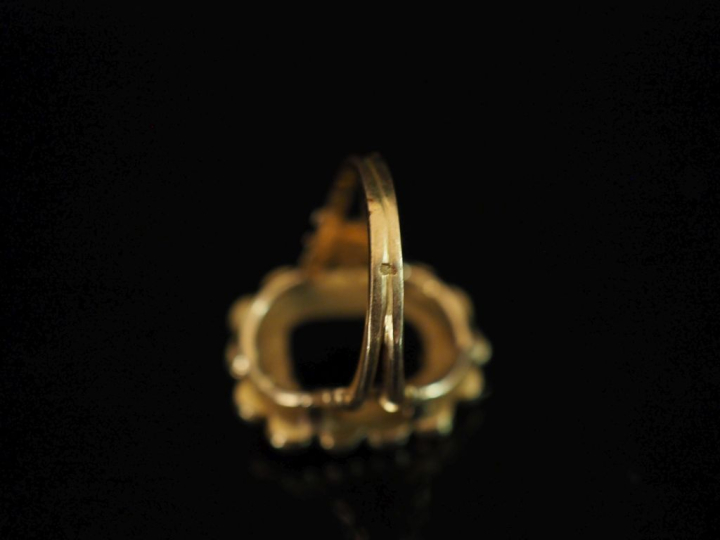 Ravissante bague Napoléon III en or jaune 750, sertie en son centre de