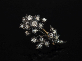 Vente aux enchères Broche fin XIXème - début XXème en argent et argent doré en forme de f