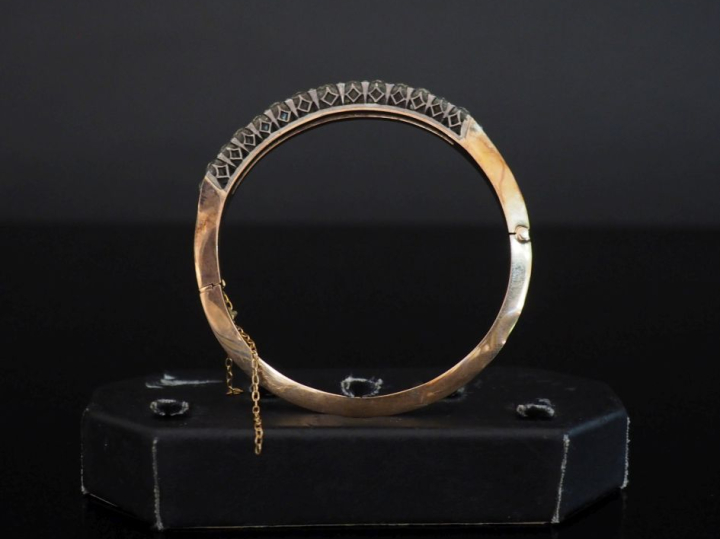 Bracelet jonc en or jaune 750 et argent, serti de pierres à l'imitatio