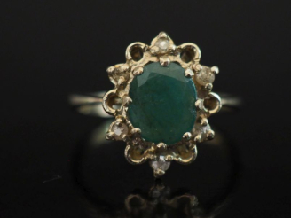 Vente aux enchères Bague de forme marguerite en or blanc 750, sertie en son centre d'une 