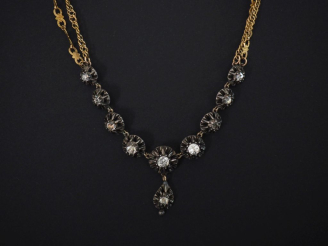 Vente aux enchères Collier en or jaune 750 double rangs, mailles fantaisies, orné en son 