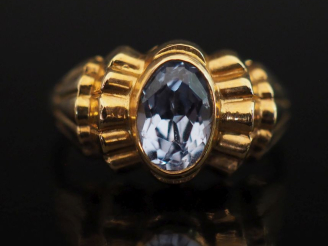 Vente aux enchères Bague de style 1940 en or jaune 750, à décor de godrons et sertie en s