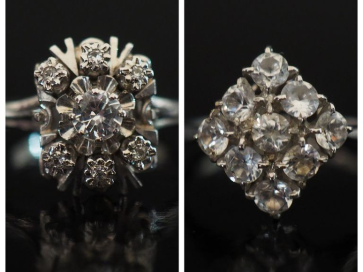 Ensemble comprenant deux différentes bagues en or blanc 750, serties d