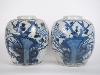 Vente aux enchères Chine, fin XIXe siècle,  Paire de jarres, en porcelaine blanche, à déc