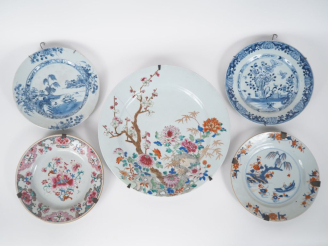 Vente aux enchères Chine, Compagnie des Indes XVIIIe siècle, Huit porcelaines, comprenant