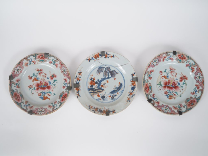 Chine, Compagnie des Indes XVIIIe siècle, Huit porcelaines, comprenant