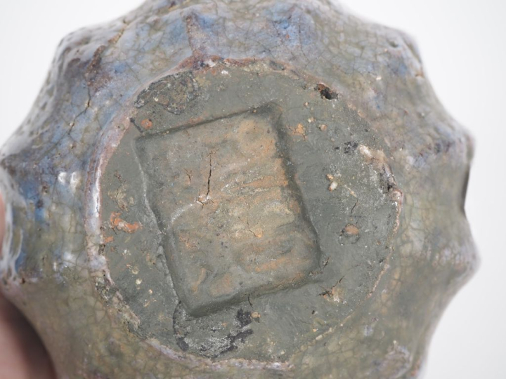 Chine du Sud, Xxe siècle, Coupe à panse godronnée, en céramique émaill