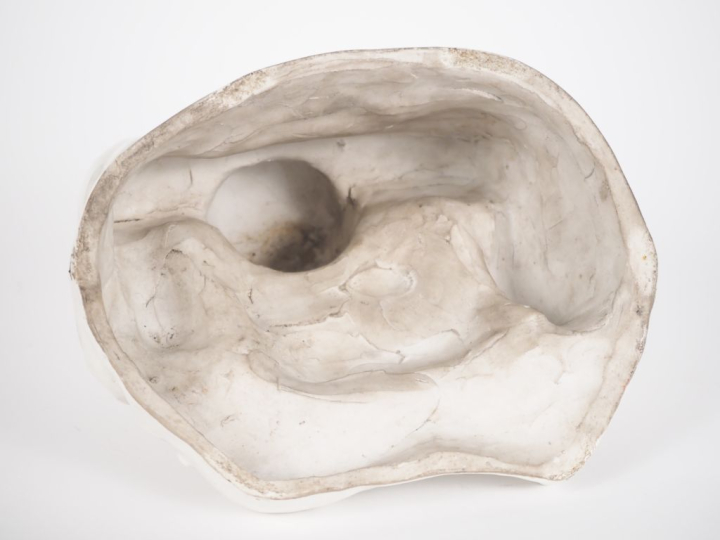 Chine, vers 1900,  Bouddha milefo, en porcelaine blanc de chine, repré