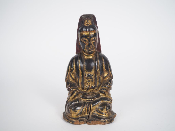 Chine, fin XVIIIe début XIXe siècle,  Statuette en bois laqué brun, ro