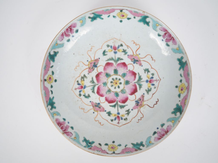 Compagnie des Indes, XVIIIe siècle,  Coupe creuse en porcelaine et éma