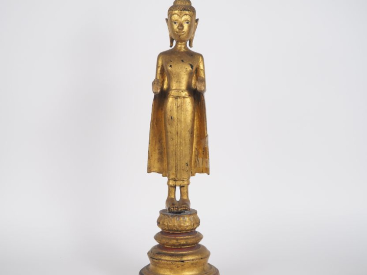 Laos, XIXe siècle,  Statuette en bois laqué doré, représentant bouddha