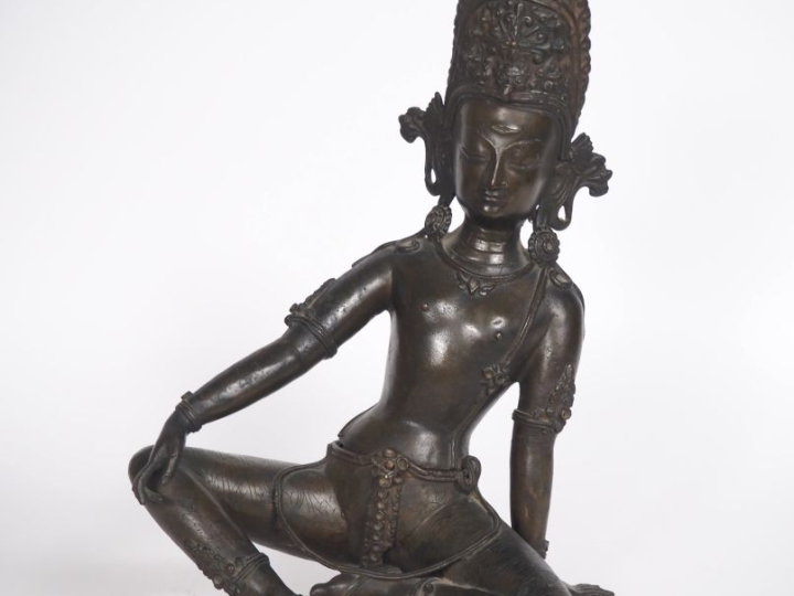 Népal Xxe siècle,  Statuette en bronze représentant une tara en lalita