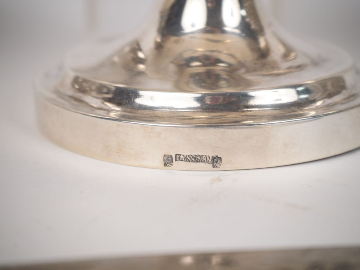 Japon,Xxe siècle, Huit pièces en argent comprenant un sceau, une corbe