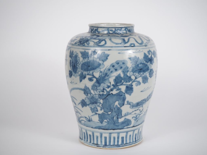 Japon, XIXe siècle,  Jarre en porcelaine bleu blanc, à décor de faisan