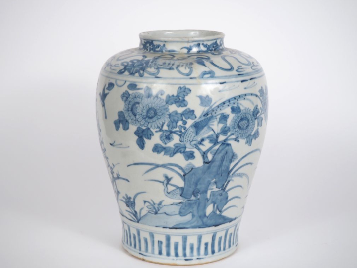 Japon, XIXe siècle,  Jarre en porcelaine bleu blanc, à décor de faisan