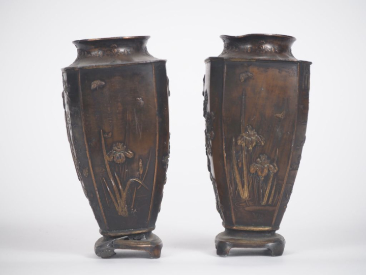 Japon, seconde moitié du Xxe siècle, Deux vases quadrangulaires en nam