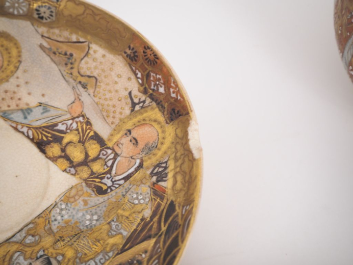 Japon, Xxe siècle, Service en faience de satsuma, comprenant treize pi