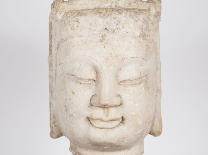 Chine du Sud, XVIIème XVIIIème. Tête de bouddha en pierre blanche, le 