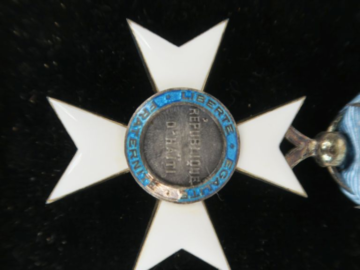 HAITI  ORDRE NATIONAL Croix de chevalier en argent, vermeil et émail. 