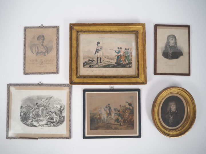 Ensemble de 12 gravures ou reproductions sur l’Empire représentant Nap