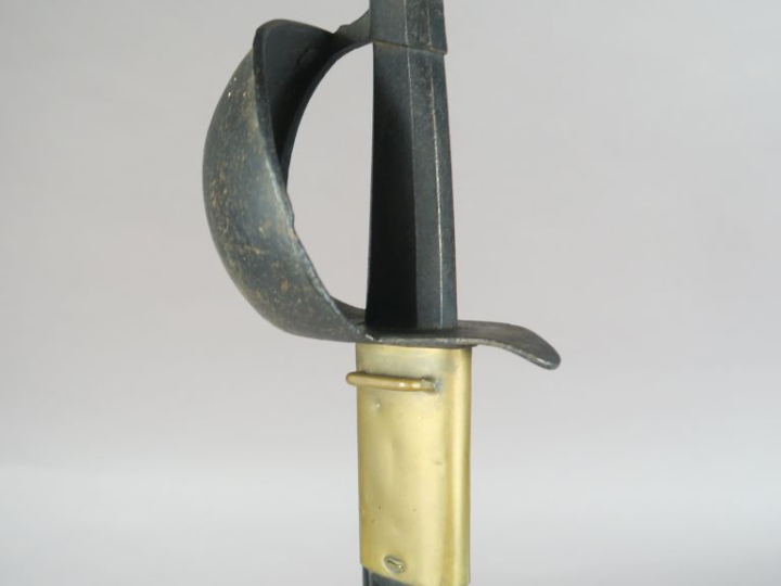 Sabre d’abordage modèle 1833.  Poignée à pans et garde à coquille, pei